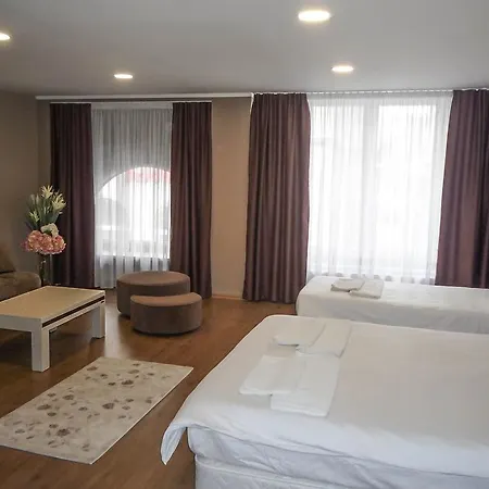 Travellers Hostel *
